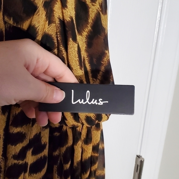 LEOPARD Print Bell Sleeve Top - Picture 7 of 9